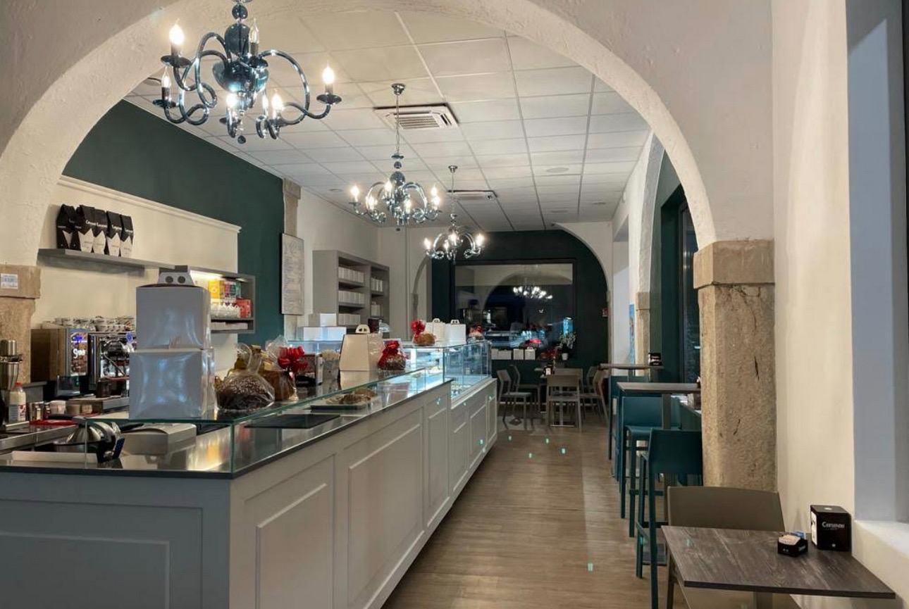 Interno della pasticceria Rcs
